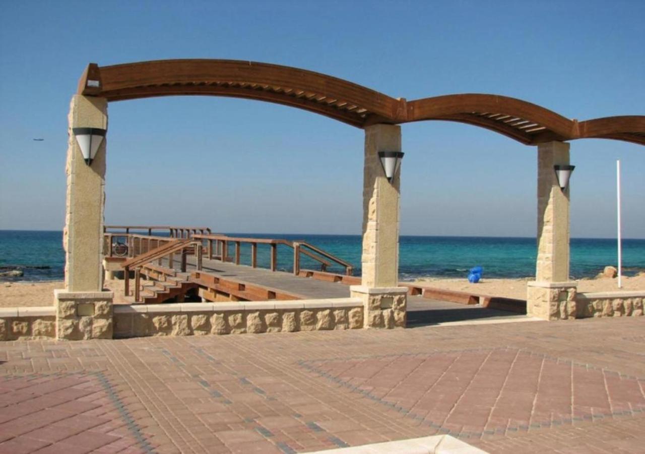 Balfour Sea View City Center 나하리야 외부 사진