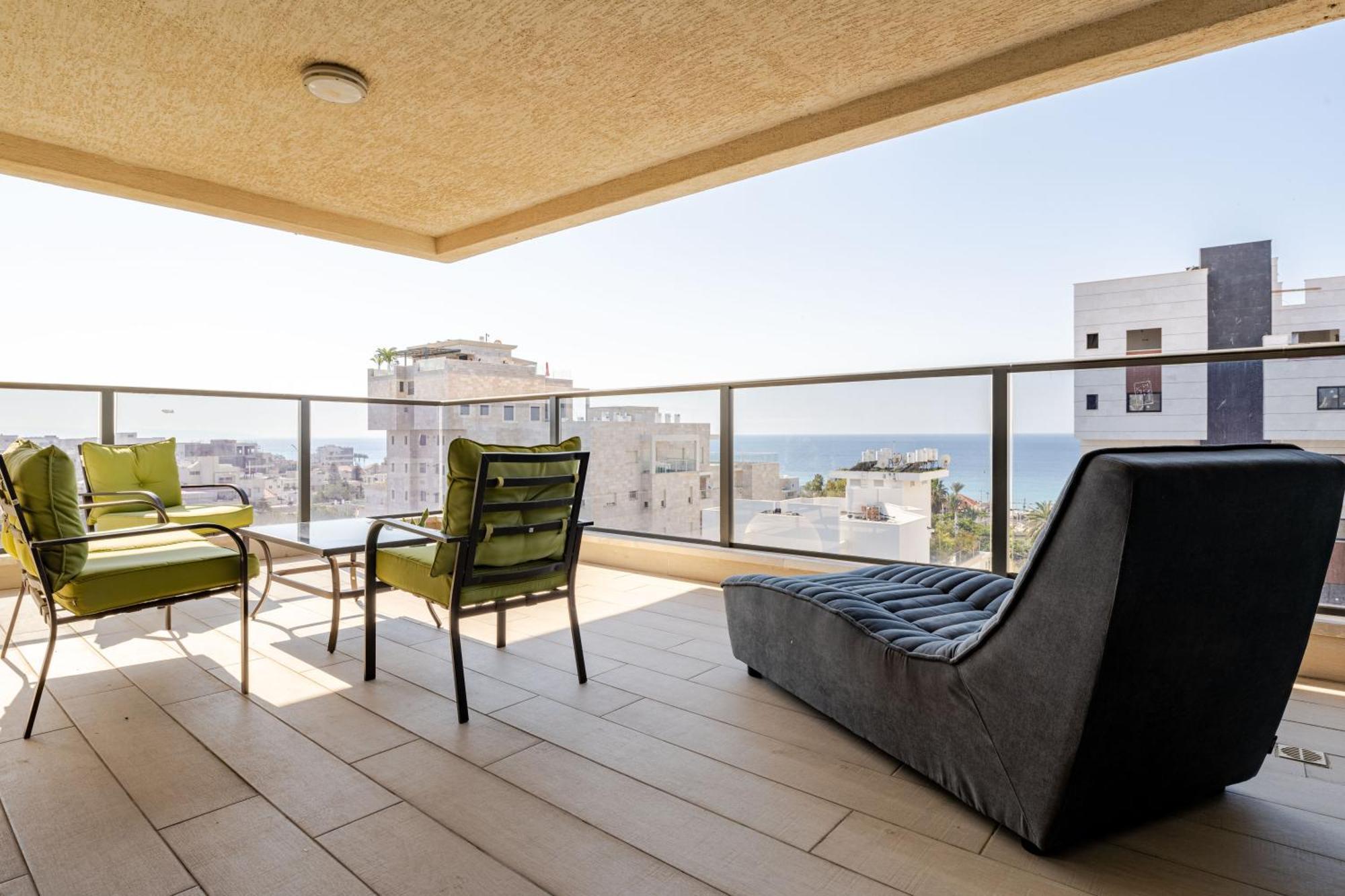 Balfour Sea View City Center 나하리야 외부 사진