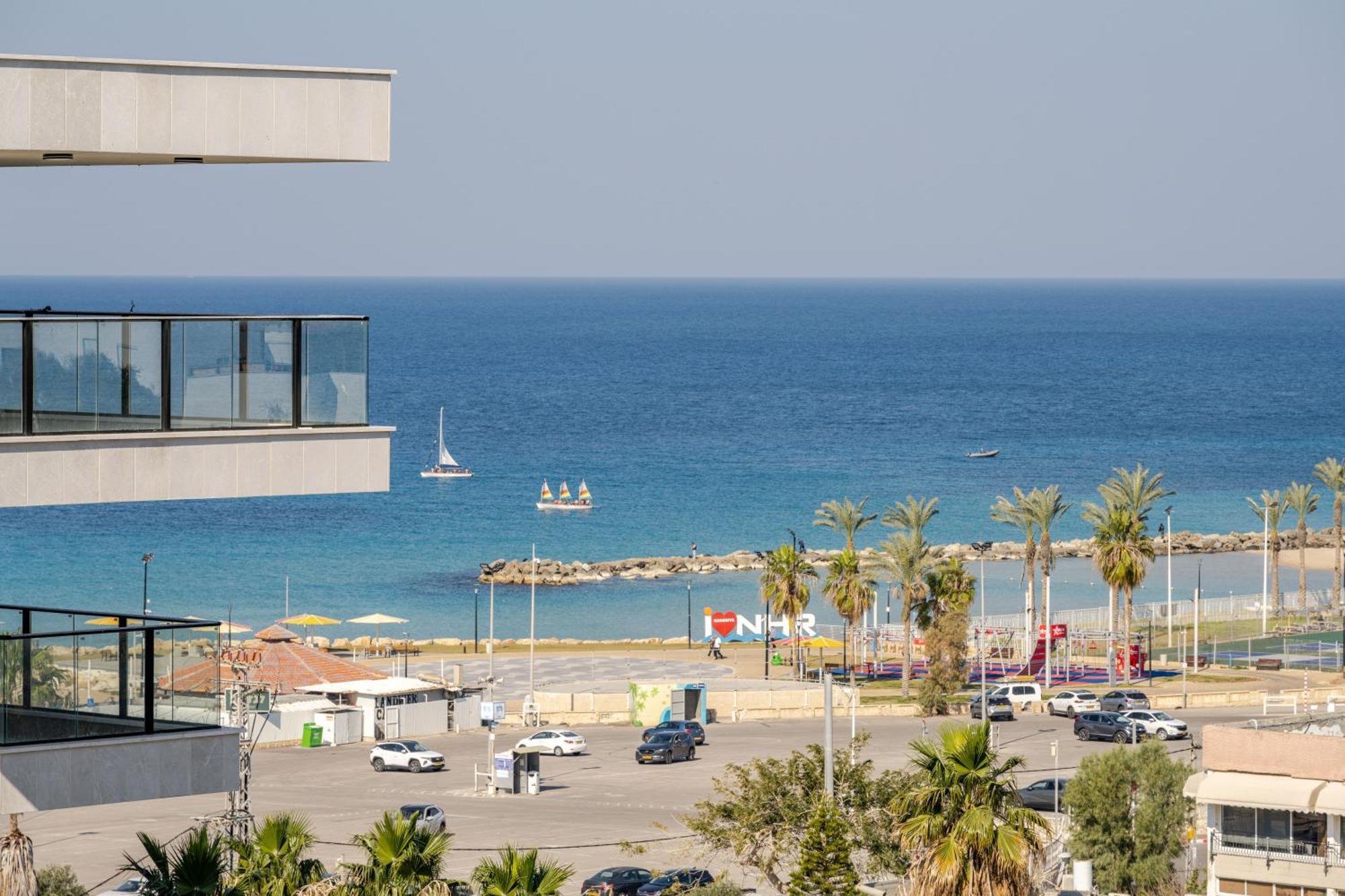 Balfour Sea View City Center 나하리야 외부 사진