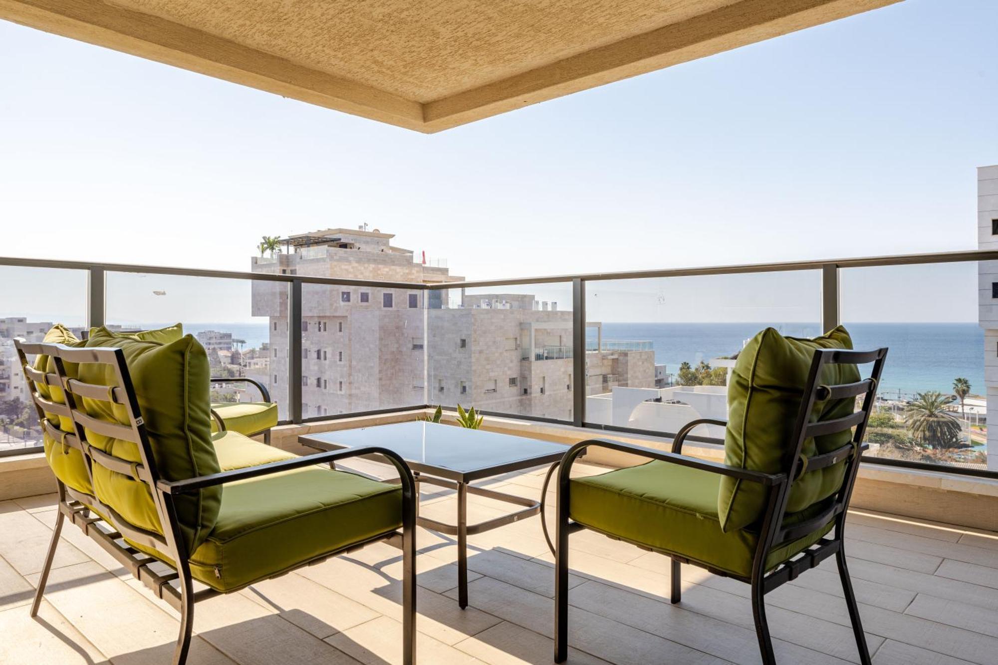 Balfour Sea View City Center 나하리야 외부 사진