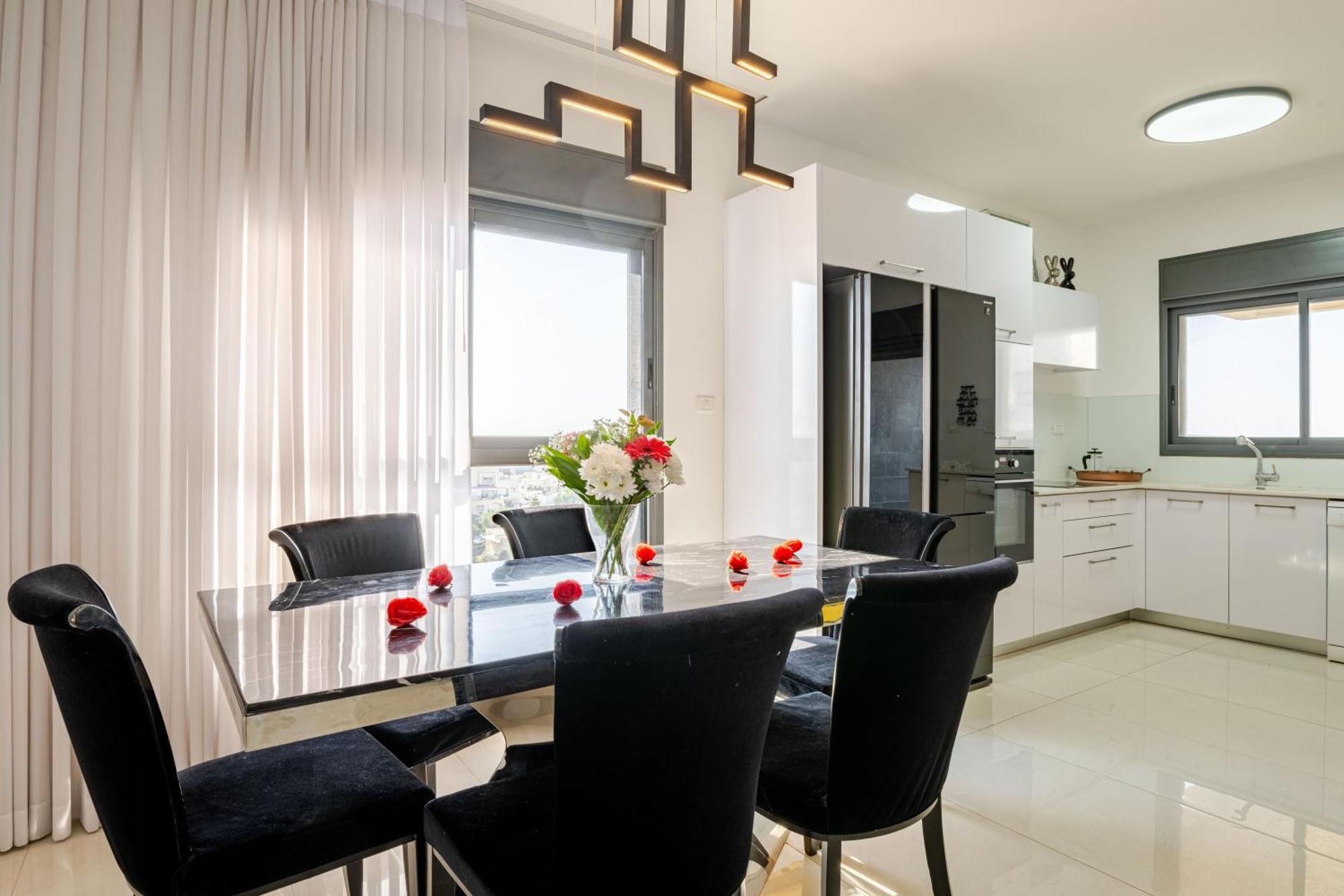 Balfour Sea View City Center 나하리야 외부 사진