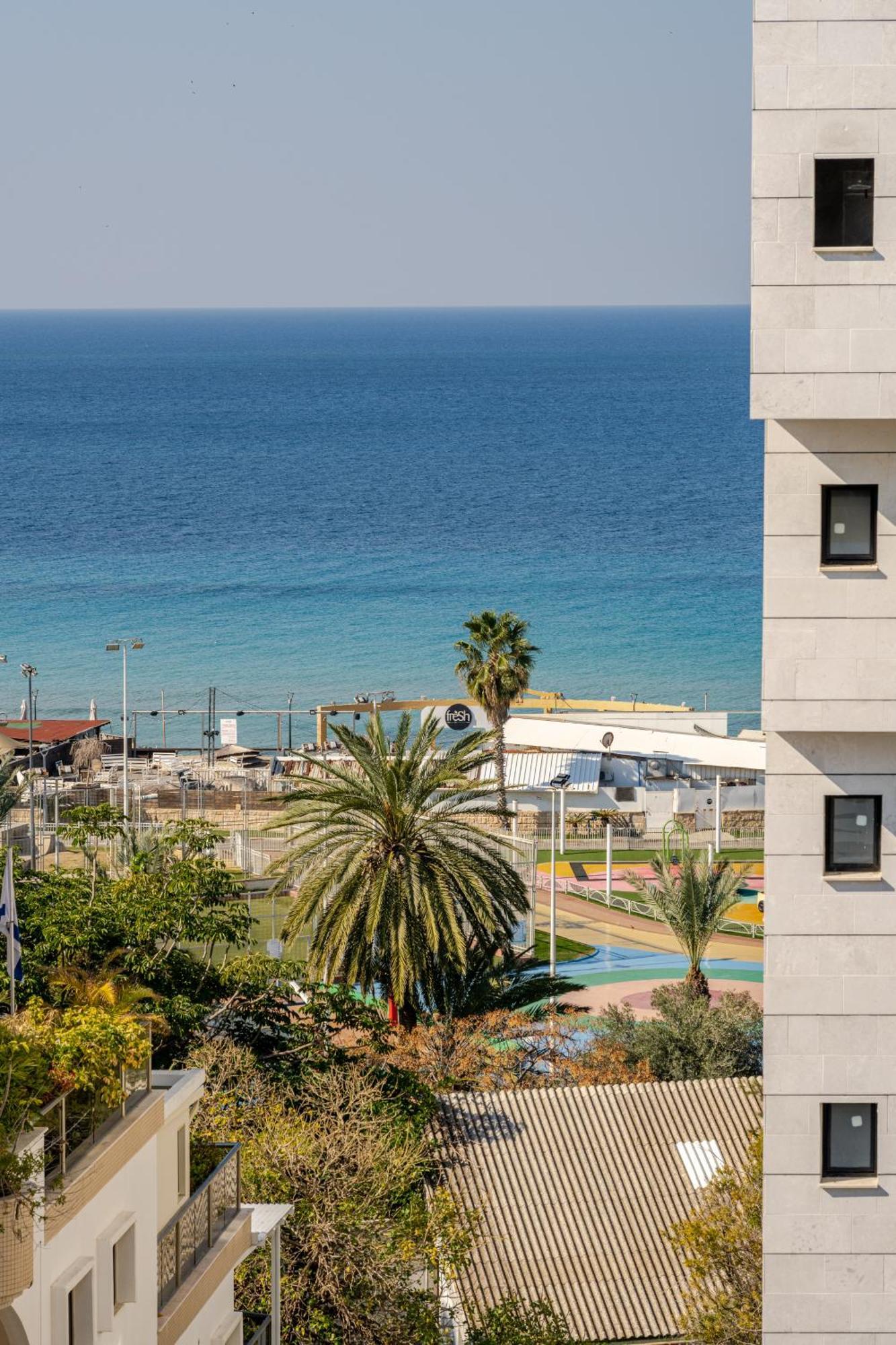 Balfour Sea View City Center 나하리야 외부 사진