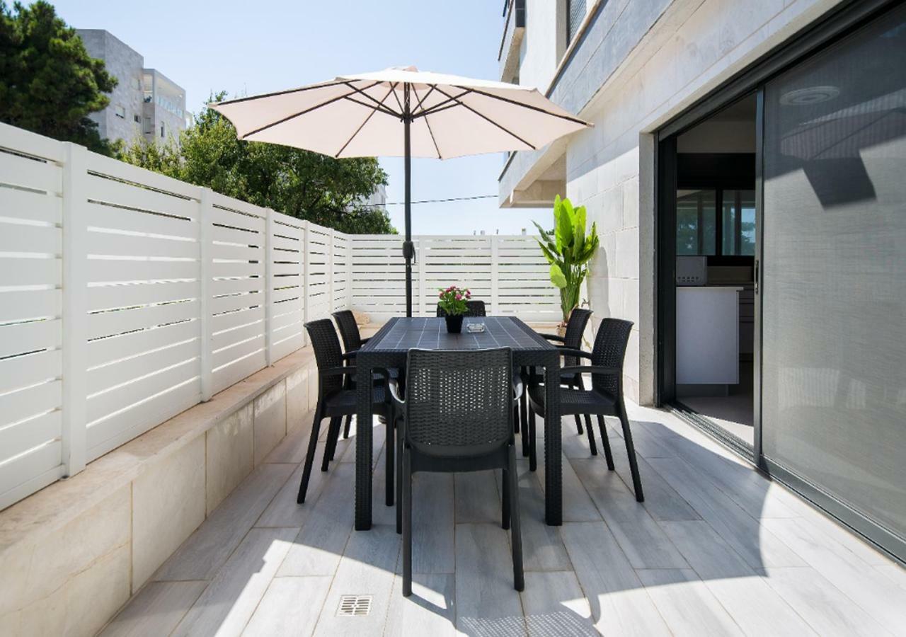 Balfour Sea View City Center 나하리야 외부 사진